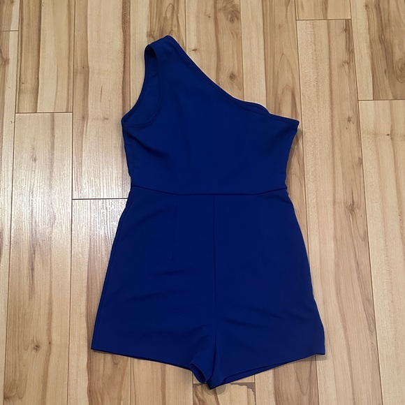 One-Shoulder Blue Romper - Picture 2 of 3